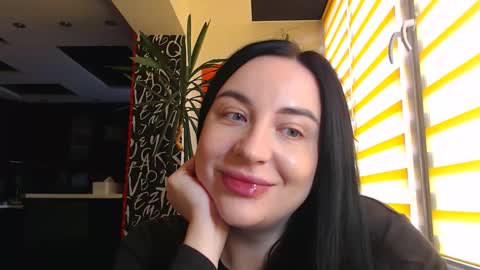 Snapshot of effy_m chatting on 10-17-25, 11:02 Effy online show from 10-17-25, 11:02