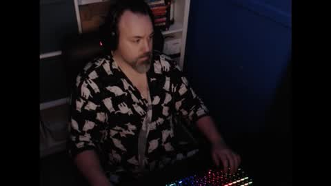 Snapshot of ehmac84 chatting on 01-11-26, 01:05 Eh Mac online show from 01-11-26, 01:05