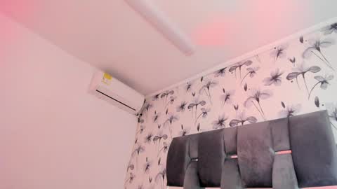 Snapshot of ehotloveaxxx chatting on 12-31-24, 12:04 Valery online show from 12-31-24, 12:04