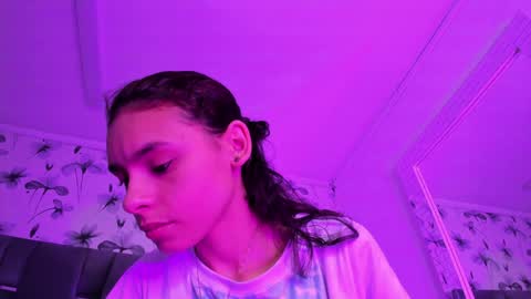 Snapshot of ehotloveaxxx chatting on 01-16-25, 01:04 Valery online show from 01-16-25, 01:04