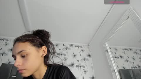 Snapshot of ehotloveaxxx chatting on 01-21-25, 01:22 Valery online show from 01-21-25, 01:22