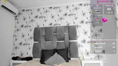 Snapshot of ehotloveaxxx chatting on 01-27-25, 07:13 Valery online show from 01-27-25, 07:13