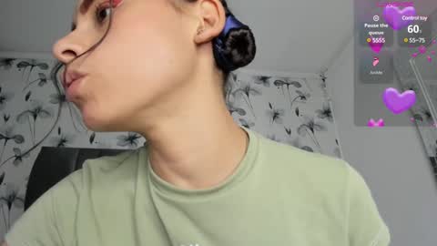Snapshot of ehotloveaxxx chatting on 02-10-25, 04:04 Valery online show from 02-10-25, 04:04