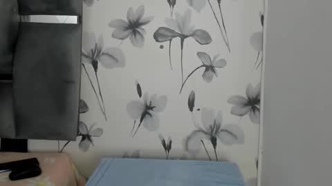 Snapshot of ehotloveaxxx chatting on 02-16-25, 07:15 Valery online show from 02-16-25, 07:15