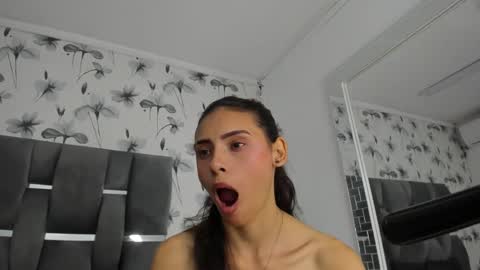 Snapshot of ehotloveaxxx chatting on 02-21-25, 04:59 Valery online show from 02-21-25, 04:59