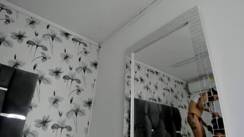 Snapshot of ehotloveaxxx chatting on 02-26-25, 11:04 Valery online show from 02-26-25, 11:04