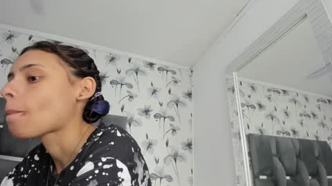 Snapshot of ehotloveaxxx chatting on 02-27-25, 01:38 Valery online show from 02-27-25, 01:38