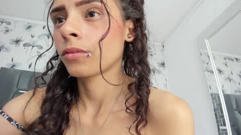 Snapshot of ehotloveaxxx chatting on 02-27-25, 07:47 Valery online show from 02-27-25, 07:47