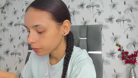 Snapshot of ehotloveaxxx chatting on 09-19-25, 01:12 Valery online show from 09-19-25, 01:12