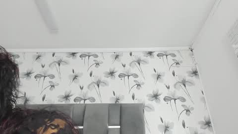 Snapshot of ehotloveaxxx chatting on 09-20-25, 01:45 Valery online show from 09-20-25, 01:45