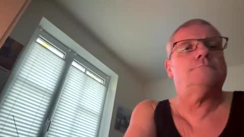 Snapshot of eichelhorn chatting on 10-16-25, 03:13 eichelhorn online show from 10-16-25, 03:13