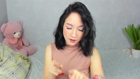 eileenmoores online show from 12-05-25, 05:20