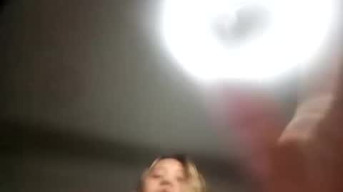 EIMY   MODEL INDEPENDENT online show from 09-17-25, 10:55