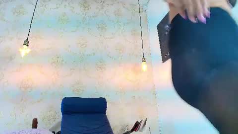 Eimy online show from 06-18-26, 08:35