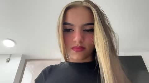 eimy_rosse18 online show from 05-08-26, 01:49