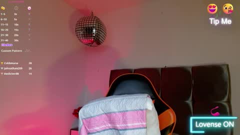 eimy_saenzx online show from 01-08-26, 09:00