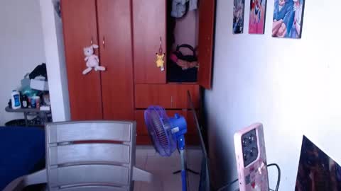 Snapshot of eimy_saenzz chatting on 04-25-26, 06:27 eimy_saenzz online show from 04-25-26, 06:27
