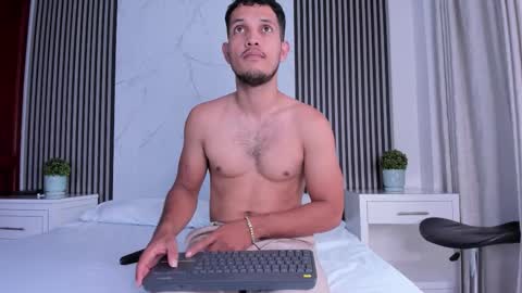 Snapshot of eimyandmaxi chatting on 01-08-26, 08:22 YG COUPLE online show from 01-08-26, 08:22