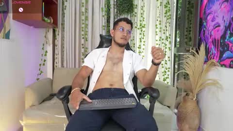 Snapshot of eimyandmaxi chatting on 01-10-26, 08:21 YG COUPLE online show from 01-10-26, 08:21