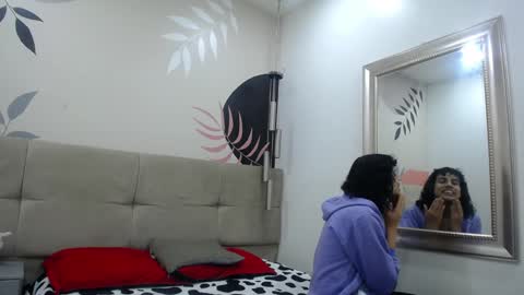 Snapshot of eimyflorian chatting on 12-28-24, 11:19 Eimyflorian online show from 12-28-24, 11:19