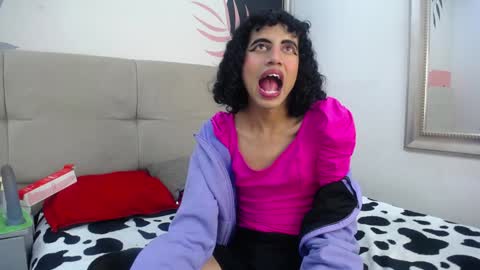 Snapshot of eimyflorian chatting on 12-28-24, 02:21 Eimyflorian online show from 12-28-24, 02:21