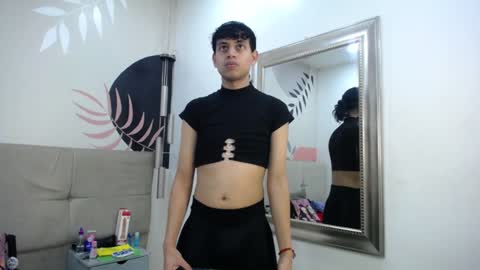 Snapshot of eimyflorian chatting on 01-11-25, 11:23 Eimyflorian online show from 01-11-25, 11:23