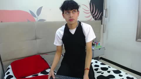 Snapshot of eimyflorian chatting on 01-15-25, 05:47 Eimyflorian online show from 01-15-25, 05:47