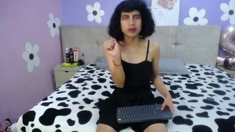 Snapshot of eimyflorian chatting on 01-25-25, 11:44 Eimyflorian online show from 01-25-25, 11:44