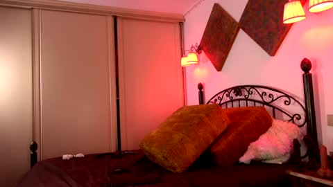 Snapshot of einneuesleben89 chatting on 01-31-25, 07:39 Elena online show from 01-31-25, 07:39