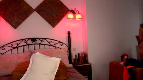 Snapshot of einneuesleben89 chatting on 02-17-25, 12:16 Elena online show from 02-17-25, 12:16