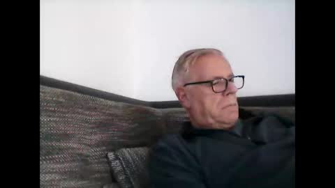 eisbaer1957 online show from 12-20-24, 01:11