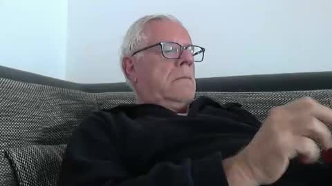 eisbaer1957 online show from 05-17-26, 08:23