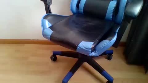 Snapshot of eiteris chatting on 11-12-25, 11:43 milco online show from 11-12-25, 11:43