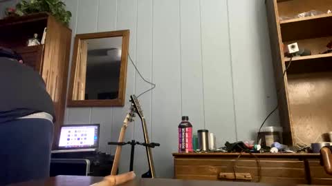 Snapshot of ejbooker11 chatting on 03-25-26, 11:49 PiedPiper online show from 03-25-26, 11:49