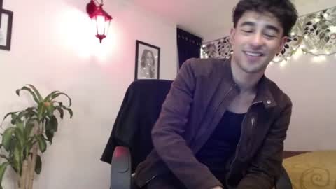 Snapshot of ekhtyr11 chatting on 12-19-24, 12:13 xoxo online show from 12-19-24, 12:13