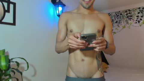 Snapshot of ekhtyr11 chatting on 01-09-25, 12:25 xoxo online show from 01-09-25, 12:25