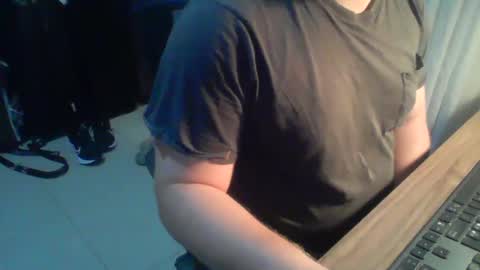 Snapshot of ekudemic chatting on 12-31-24, 01:47 Juan Pablo M online show from 12-31-24, 01:47