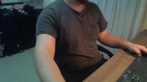 Snapshot of ekudemic chatting on 01-22-25, 01:42 Juan Pablo M online show from 01-22-25, 01:42