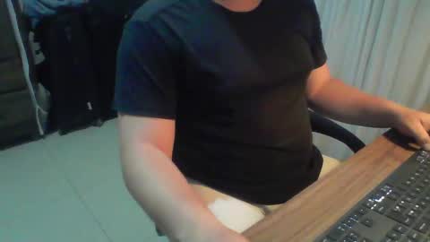 Snapshot of ekudemic chatting on 02-14-25, 06:12 Juan Pablo M online show from 02-14-25, 06:12