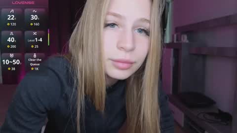 Snapshot of el1s_evans chatting on 03-29-26, 10:59 please read my bio there is information about private shows and about my personality online show from 03-29-26, 10:59
