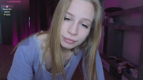Snapshot of el1s_evans chatting on 04-07-26, 10:59 please read my bio there is information about private shows and about my personality online show from 04-07-26, 10:59