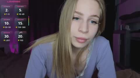 Snapshot of el1s_evans chatting on 04-18-26, 11:03 please read my bio there is information about private shows and about my personality online show from 04-18-26, 11:03