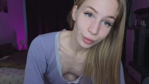 Snapshot of el1s_evans chatting on 04-19-26, 10:58 please read my bio there is information about private shows and about my personality online show from 04-19-26, 10:58