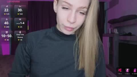 Snapshot of el1s_evans chatting on 04-20-26, 11:02 please read my bio there is information about private shows and about my personality online show from 04-20-26, 11:02
