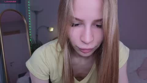 Snapshot of el1s_evans chatting on 04-27-26, 10:02 please read my bio there is information about private shows and about my personality online show from 04-27-26, 10:02