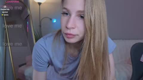 Snapshot of el1s_evans chatting on 05-12-26, 10:01 please read my bio there is information about private shows and about my personality online show from 05-12-26, 10:01