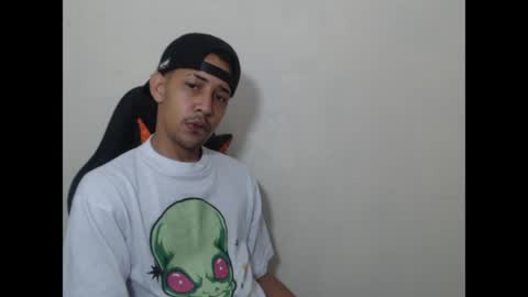 Instagram BelowAbajo online show from 05-15-26, 07:04