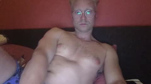 Snapshot of el_thunder chatting on 03-12-25, 08:20 MrE online show from 03-12-25, 08:20