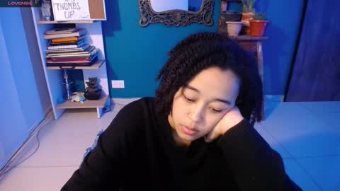 Snapshot of ela_0 chatting on 10-28-25, 11:51 Ela Help me reach 100 thumbs up online show from 10-28-25, 11:51