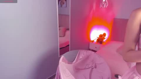 Snapshot of ela_petit chatting on 10-25-25, 08:58 Ela online show from 10-25-25, 08:58